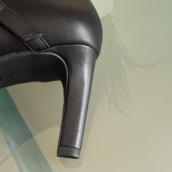 Clarks Mary Jane Heels Black LEATHER Mary Jane Heels Size 8.5 - Picture 5 of 11